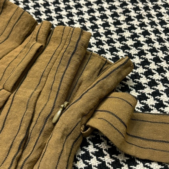 4/$15 | H&M | High Waisted Pinstripe Paperbag Skirt - Picture 9 of 12